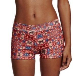 Solvent Threads Fractal Short